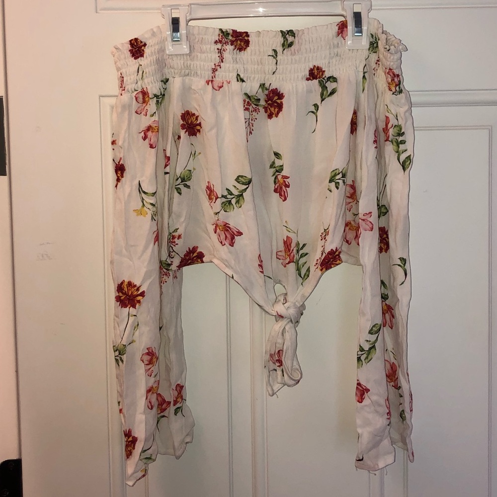 L.A. Hearts white flowery blouse size S